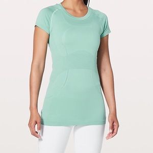 Lululemon Run Swiftly Short Sleeved Size 8 Green